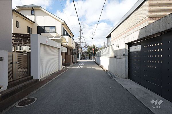 物件の南側前面道路（東側から）［2026年1月28日撮影］