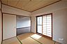 寝室：南側和室6帖。リビングと隣接しており、襖を開ければ続き間としてもお使いいただけます。［2026年2月10日撮影］