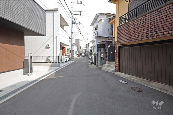物件の北西側前面道路（南西側から）［2026年2月10日撮影］