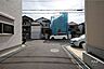 外観：物件の西側前面道路（西側から）［2026年8月18日撮影］