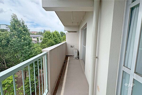 バルコニー。南側に面しており、採光良好です。洗濯物がよく乾きそうです。［2026年7月11日撮影］