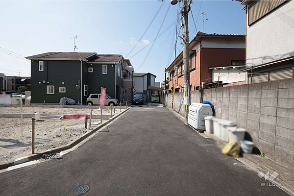物件の西側前面道路（北側から）［2026年7月21日撮影］