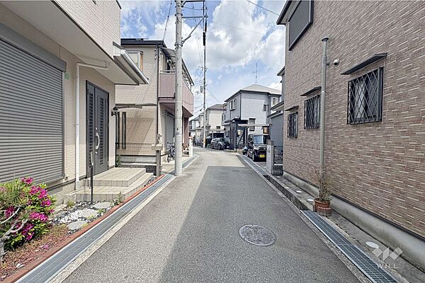 物件の南側前面道路（西側から）［2026年4月25日撮影］