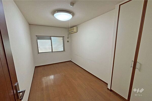 洋室約5.1帖。子供部屋としても主寝室としてもお使いいただけます。［2026年7月31日撮影］