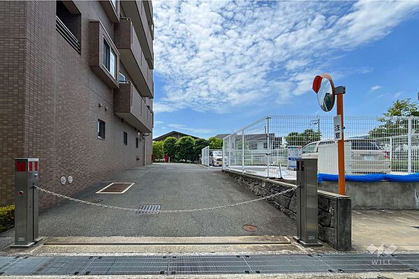 敷地内駐車場。空き状況は随時変更する可能性がございますので都度ご確認下さい。