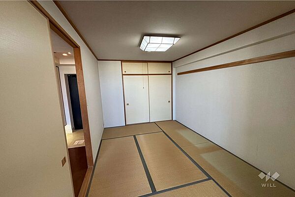 和室6帖。リビングに隣接しており、襖の開ければ続き間としてもお使いいただけます。［2026年8月10日撮影］