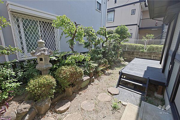 庭。物件の南側にございます。ガーデニングやお子様の遊び場など、様々な用途でお使いいただけます。［2026年8月1日撮影］