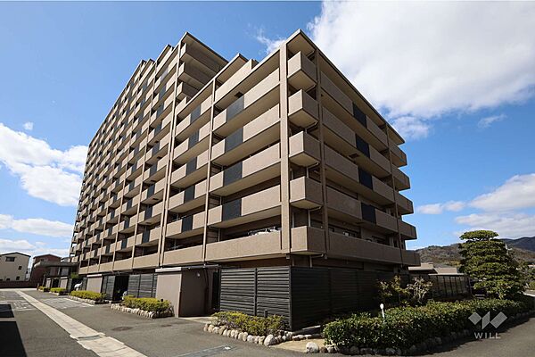 コスモ箕面ガーデンフォルムの外観（南東側から）