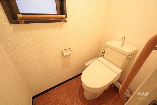 トイレ。新しいトイレへの交換など、水回りのリフォームのご提案も行っておりますので、お気軽にお問い合わせください。［2026年9月1日撮影］
