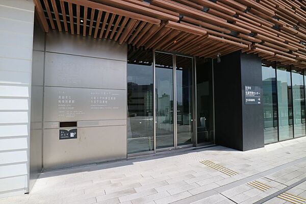 箕面市船場図書館