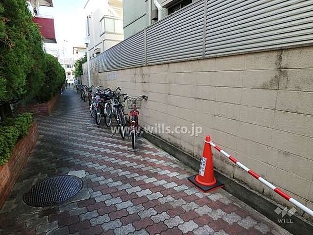 【駐輪場】「ラトーレ豊中」の駐輪場です。自転車が散乱することなく駐輪されております。