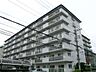 外観：桃山台レックスマンションの外観（南東側から）。北大阪急行線「桃山台」駅徒歩10分。1972年10月築。総戸数105戸の分譲マンションです。