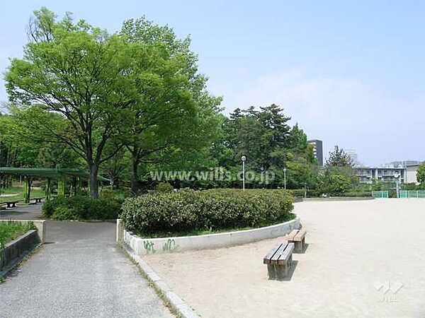 千里南町公園の外観