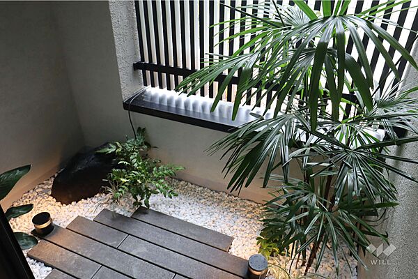 ショートガーデン［2025年9月12日撮影］サウナ後の外気浴が可能です。