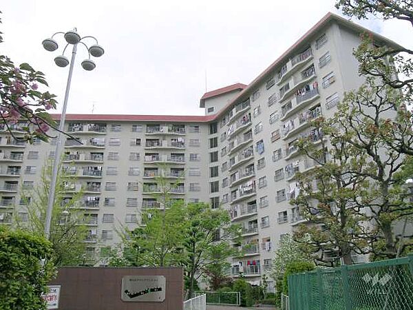 千里南町A団地A-3棟の外観（南側から）