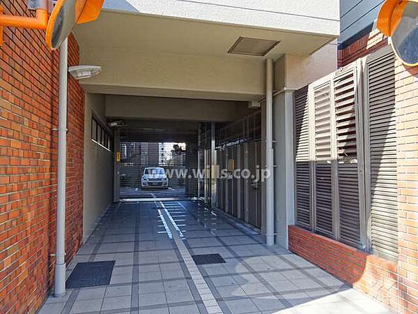 駐車場の出入り口（リングシャッター付き）