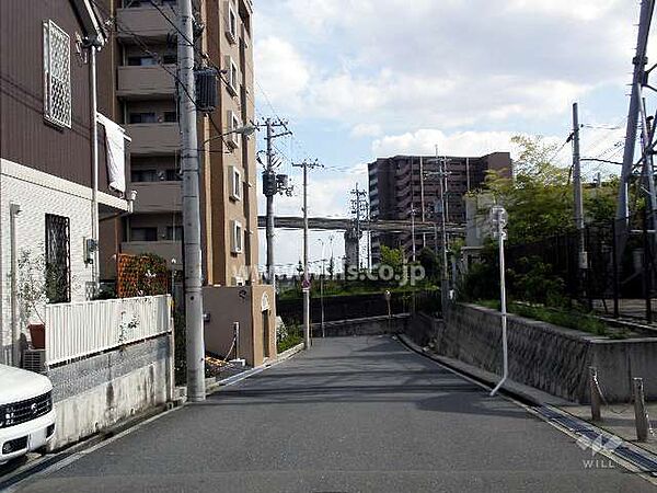 敷地の西側前面道路