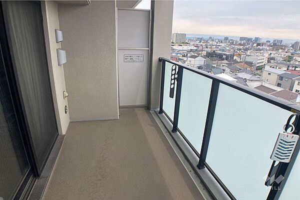 バルコニー。南向きで前面に建物がなく、日当たりも風通しも良いです！［2026年6月4日撮影］