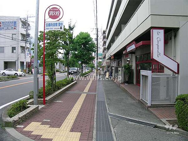 1階には店舗が入っています。1982年2月築！総戸数24戸の落ち着いた規模感のマンションです！