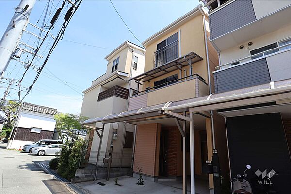 物件の外観（北西側から）［2026年5月7日撮影］。阪急宝塚線「服部天神」駅徒歩10分です。