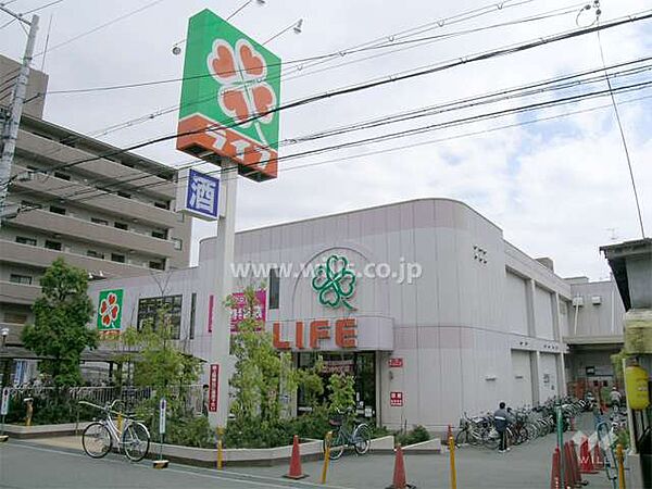 ライフ(服部店)の外観
