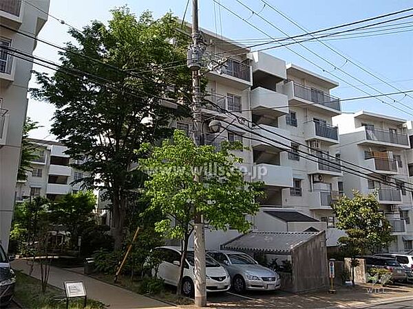 公団千里緑丘団地19号棟の外観（北東側）