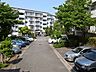 その他：19号棟の南側は駐車場になっています。