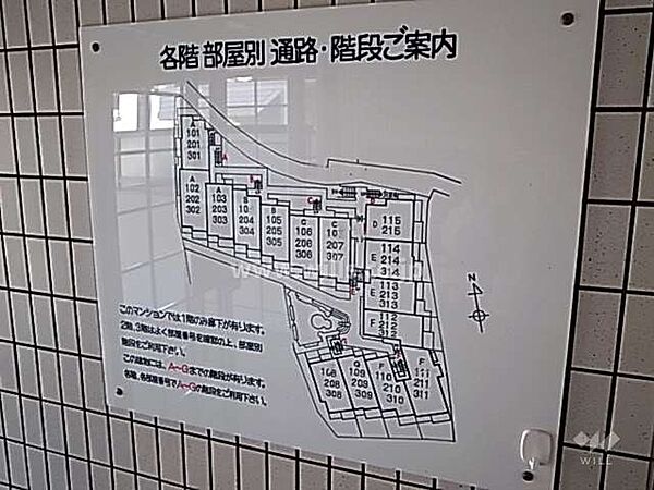 敷地配置図。北大阪急行線「桃山台」駅よりバス12分。バス停より徒歩1分。1988年1月築。総戸数44戸の分譲マンションです。