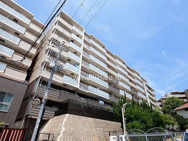 エントランスはオートロック付きです。