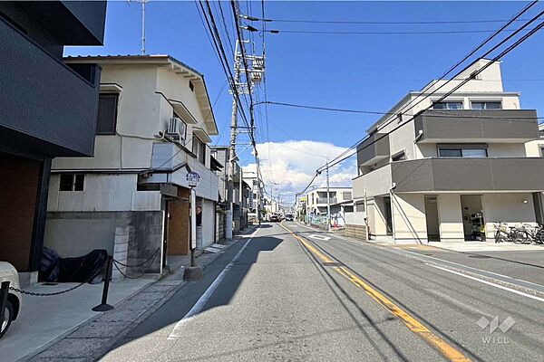 物件の東側前面道路（南側から）［2026年8月24日撮影］