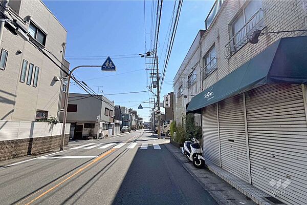 物件の東側前面道路（北側から）［2026年8月24日撮影］