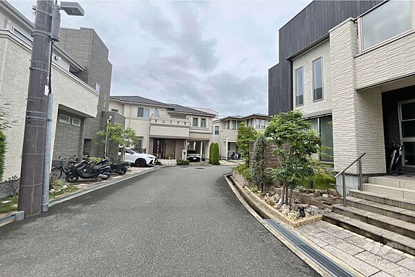 物件の南側前面道路（東側から）JR中央本線「春日井」駅まで徒歩15分の好立地です！