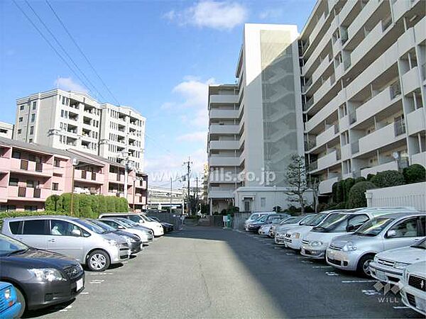 LDK約24.8帖［2026年10月4日撮影］ご家族で一緒に過ごすことができる広々とした空間です。※CG加工しております！入居後のイメージの参考にご覧下さい！