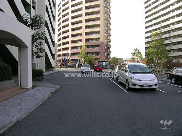 敷地内駐車場空き状況に関しては、担当者までお問い合わせ下さい！