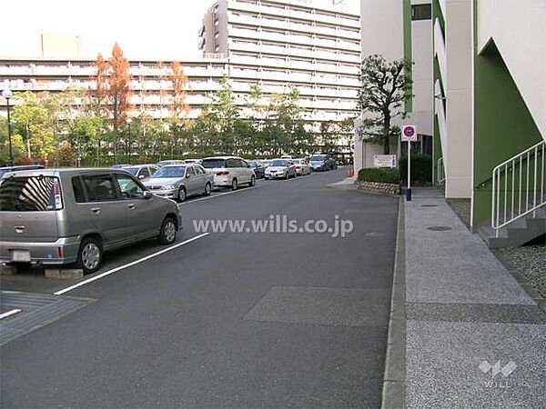 敷地内駐車場平面駐車場で入庫がスムーズです。