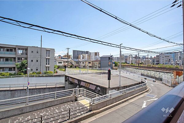 バルコニーからの眺め（南側南西方向）南向きなので洗濯物もしっかり乾きそうです。