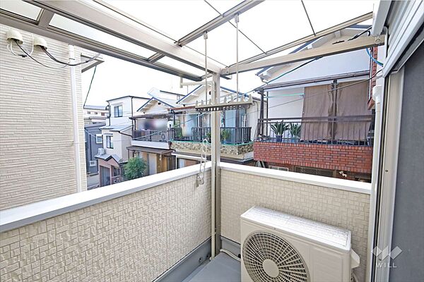 2階バルコニーからの眺め（南西方向）屋根も付いているため、洗濯もばっちり乾きそうですね！