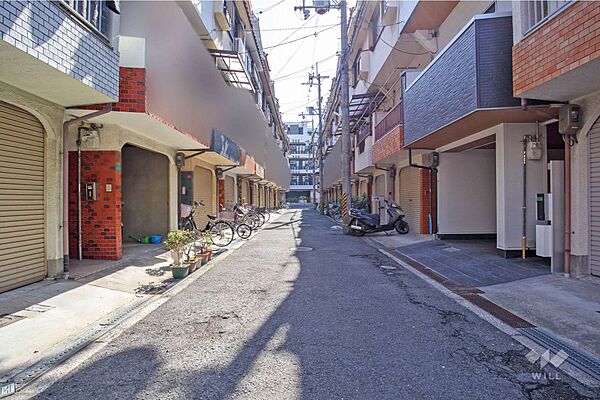 物件の東側前面道路（北側から）［2025年2月14日撮影］