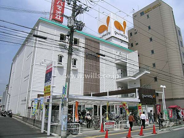ダイエー(江坂公園前店)の外観