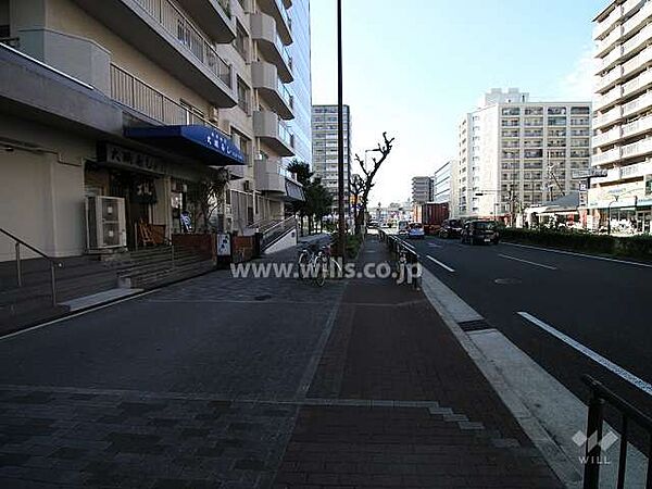 敷地北側の前面道路