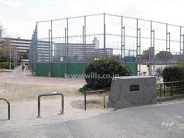 豊里中央公園の外観