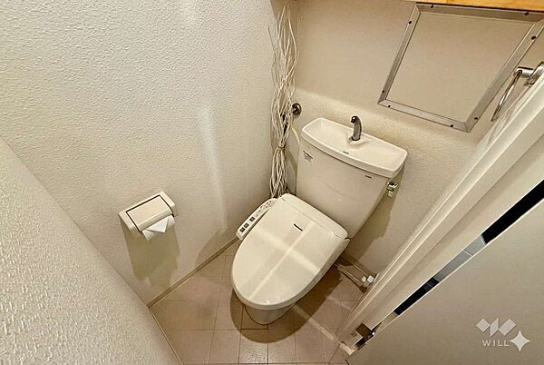 トイレすっきりとした空間でとても綺麗です！※家具消し加工をしています。現況と差異がある場合は現況を優先して下さい。