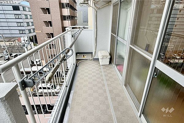 バルコニー2部屋から出入りできる南向きバルコニーになっており、お部屋の明るさを確保できます！