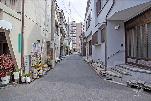 物件の北側前面道路（西側から）［2026年2月21日撮影］