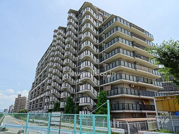 ユニライフ北大阪2号棟の外観（北西側から）