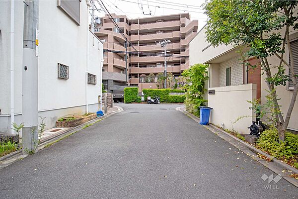 物件の西側前面道路（北側から）［2026年4月24日撮影］