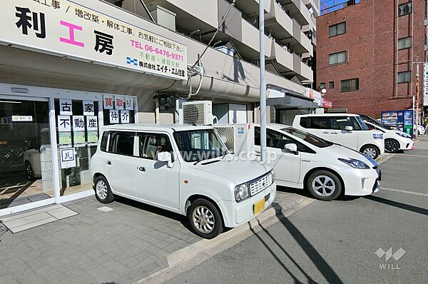 1階部分は店舗になっています。