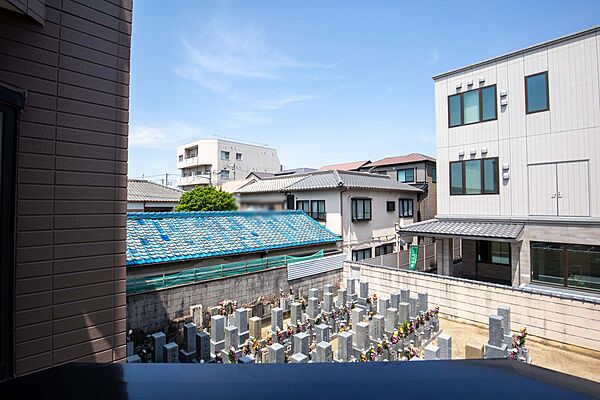 バルコニーからの眺め（2階北西側西方向）［2026年5月2日撮影］