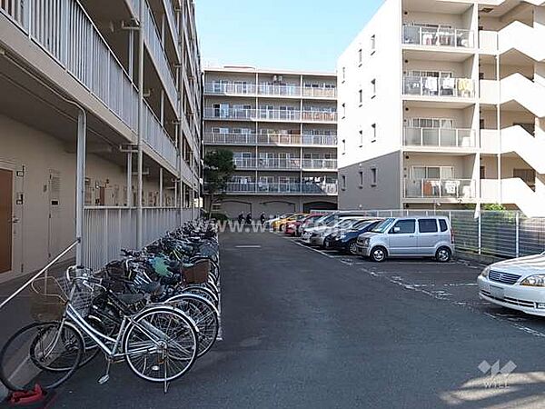 敷地内駐車場、駐輪場、バイク置場
