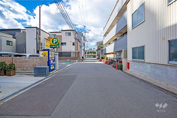 物件の北側前面道路（東側から）［2025年12月26日撮影］